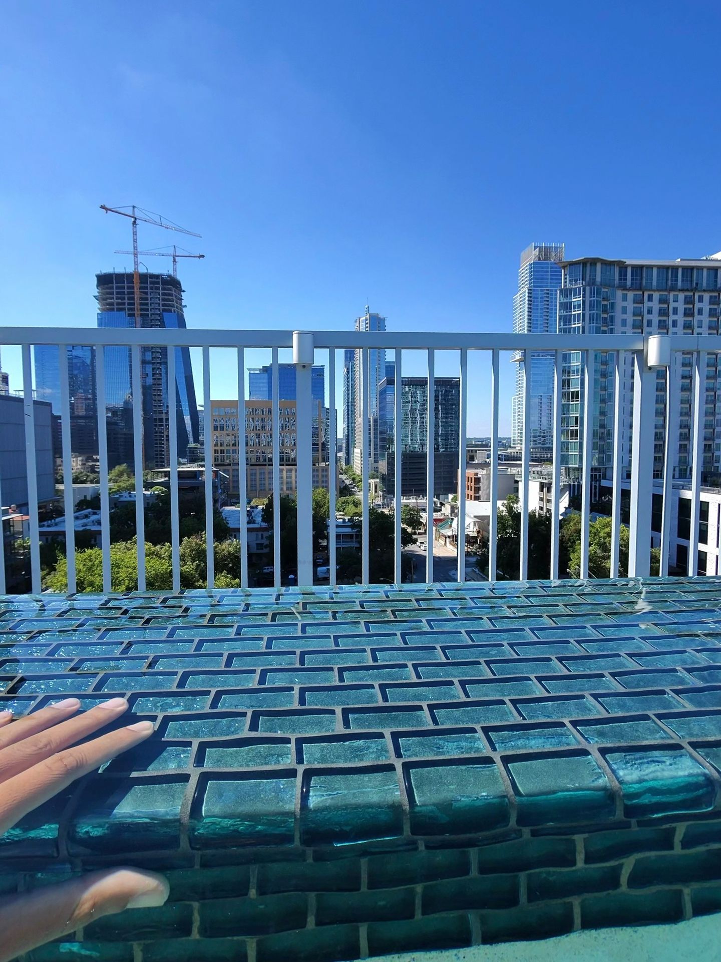Skyline do centro de Austin visto de uma piscina de cobertura