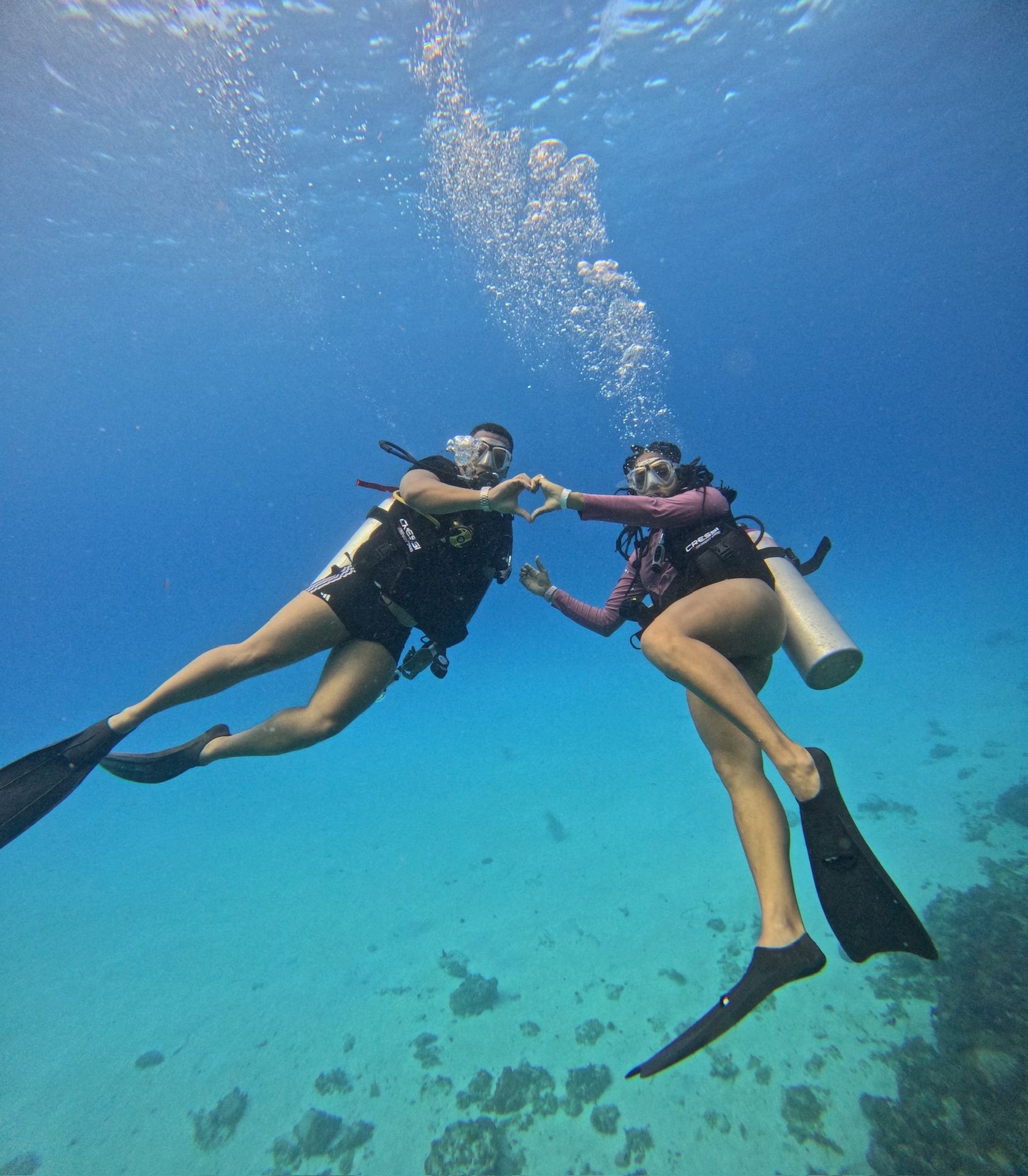 Casal mergulhando em San Andrés