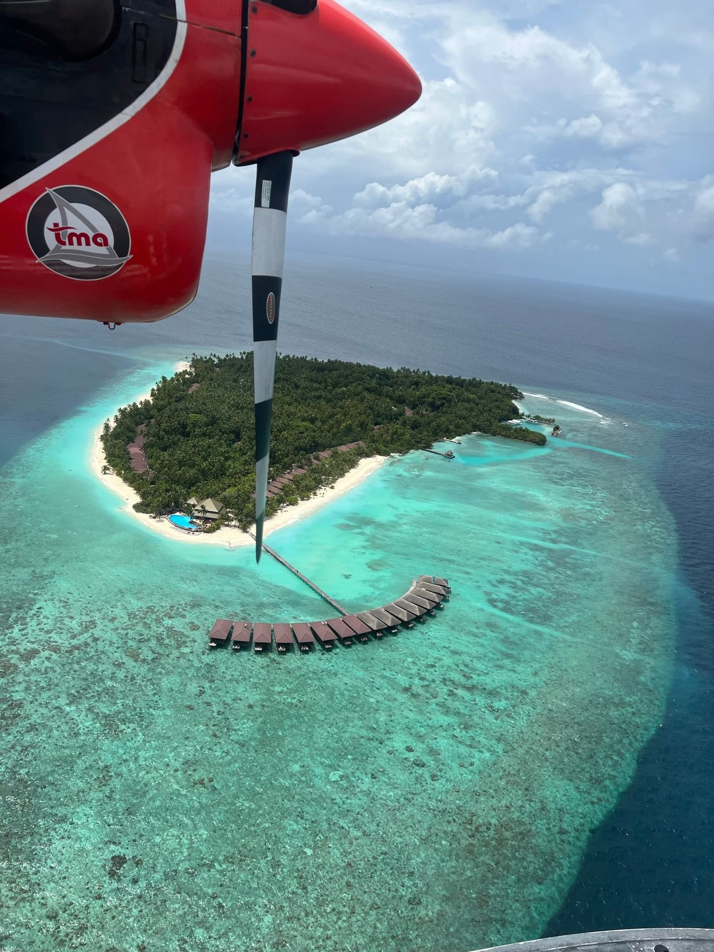 Vista aérea das ilhas Maldivas a bordo do hidroavião
