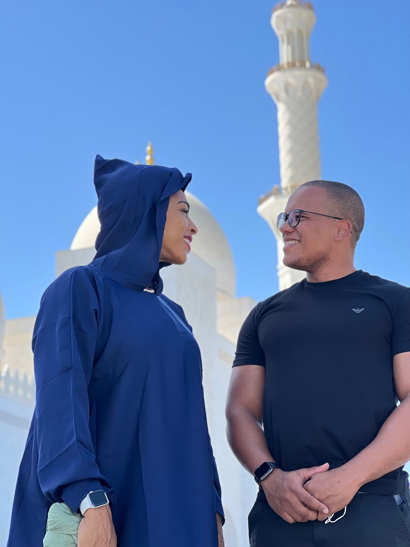 Casal na Mesquita Sheikh Zayed em Abu Dhabi