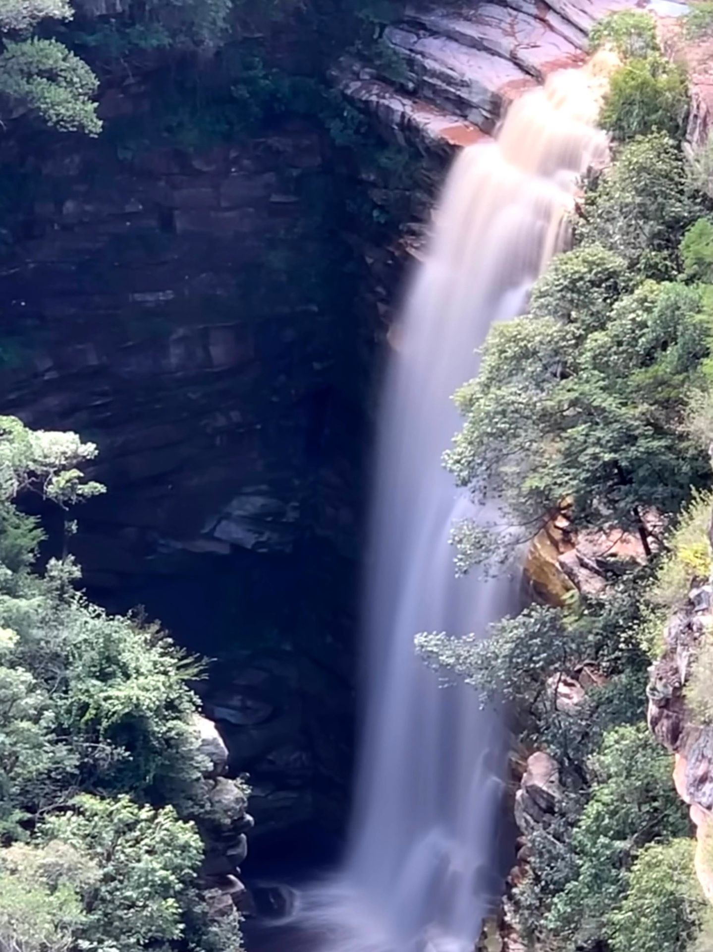 Cachoeira alta na Chapada Diamantina