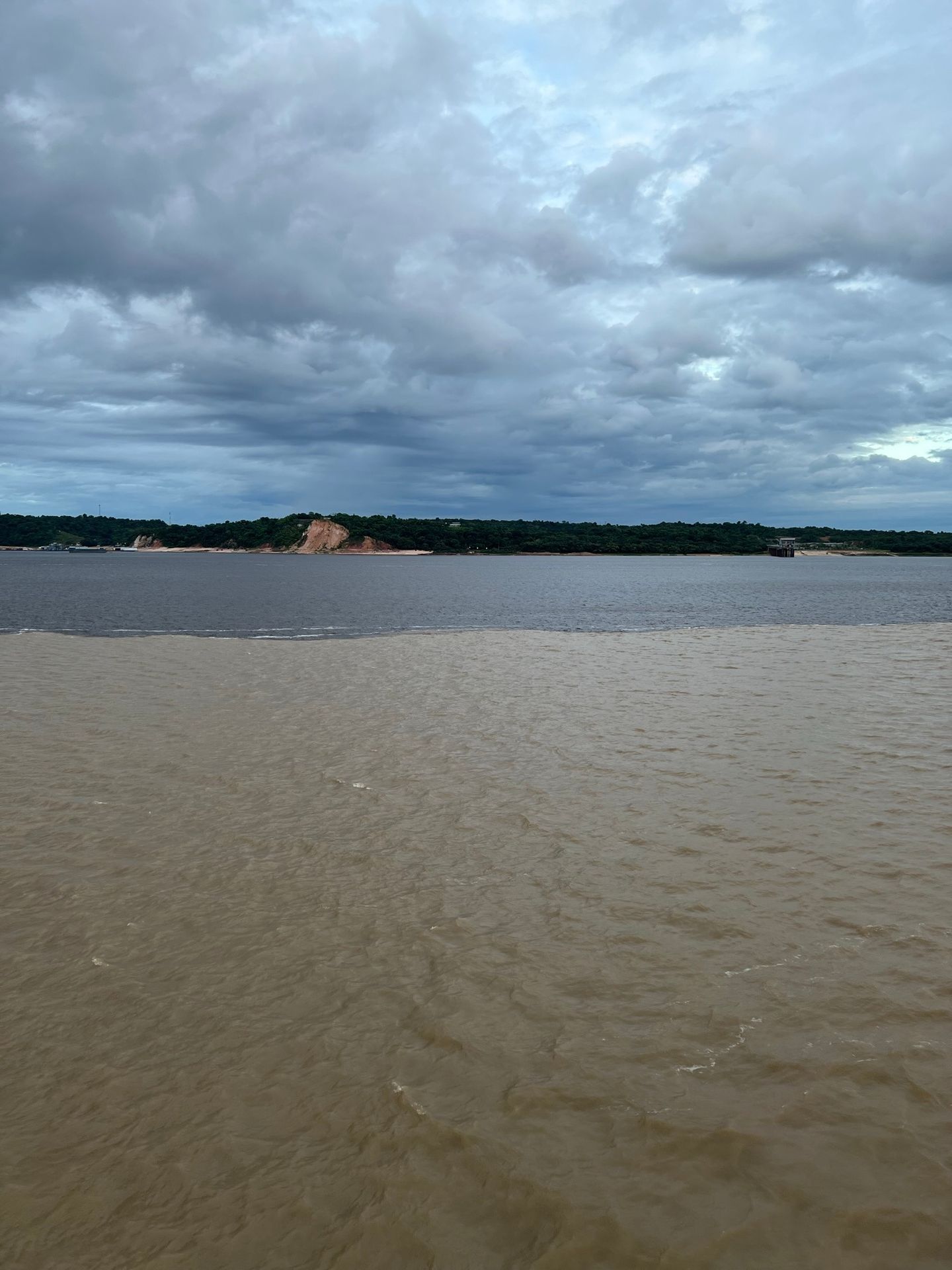 Encontro das Águas entre os rios Negro e Solimões